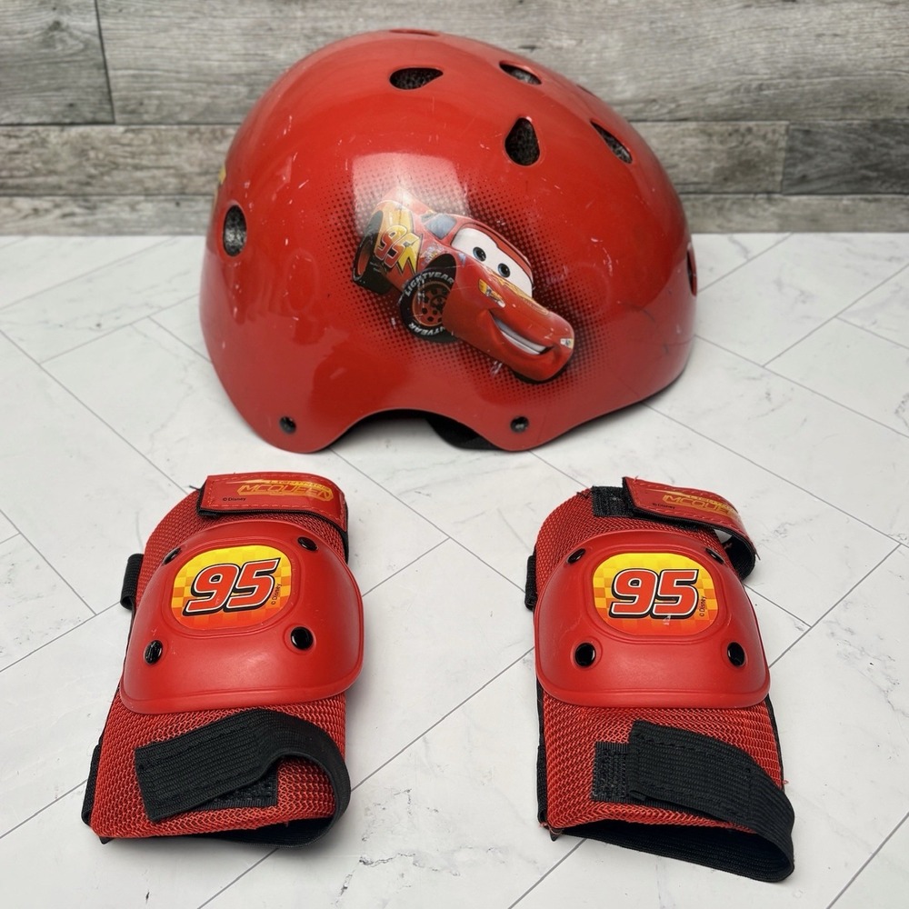 Disney Pixar Cars Lightning McQueen Skateboarding Helmet & Knee Pads